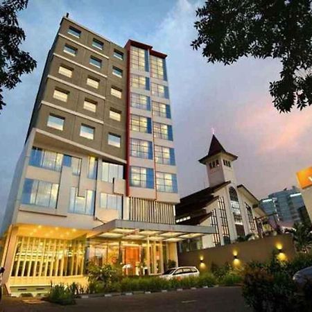 V Hotel Tebet ジャカルタ エクステリア 写真