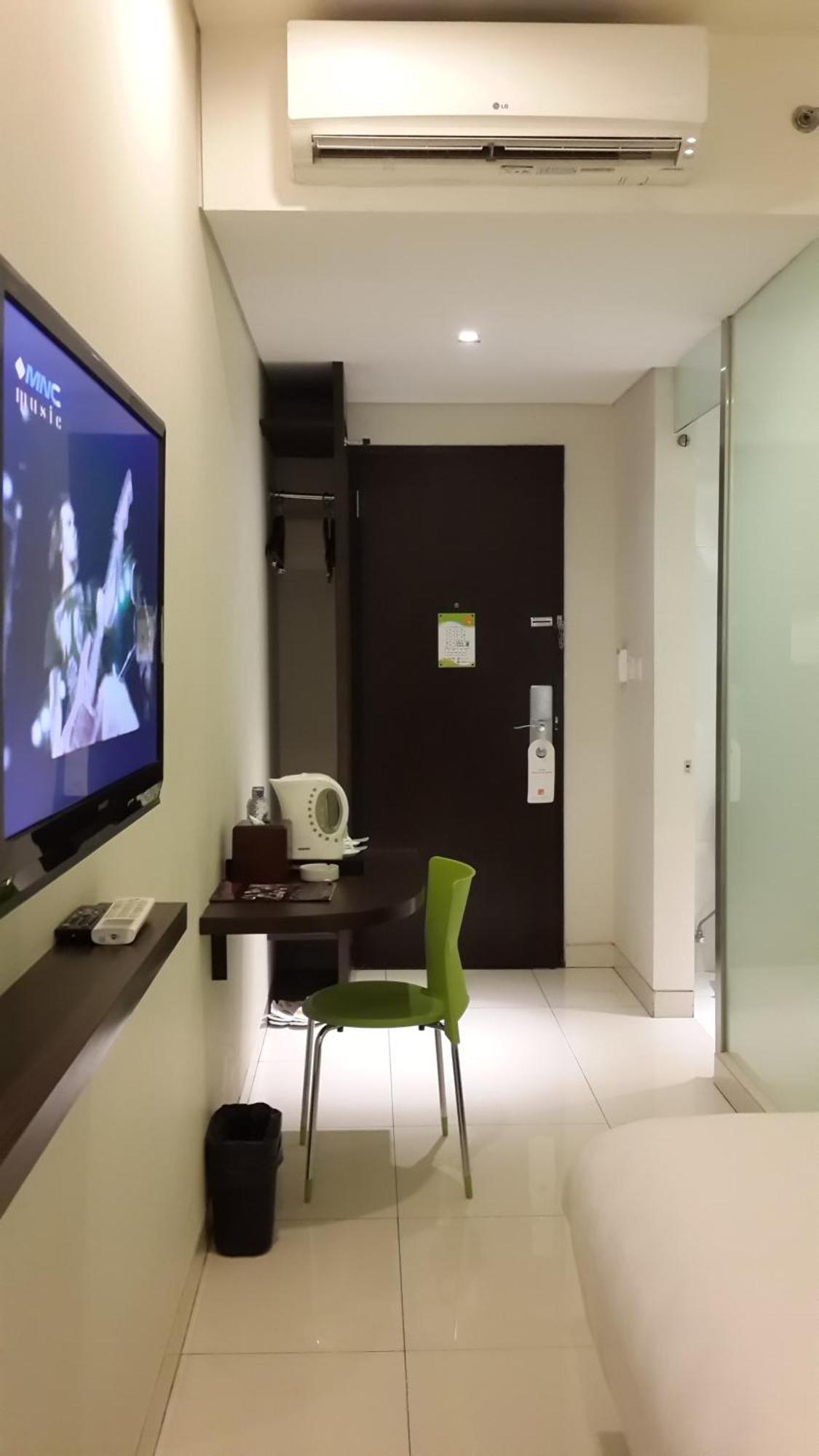 V Hotel Tebet ジャカルタ エクステリア 写真
