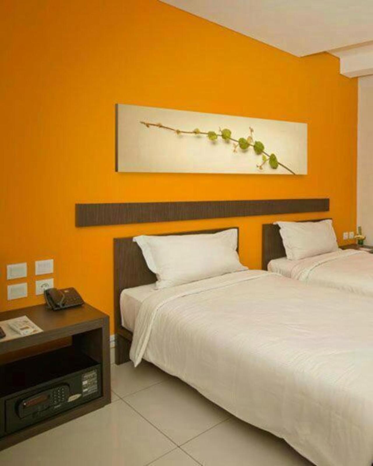 V Hotel Tebet ジャカルタ エクステリア 写真