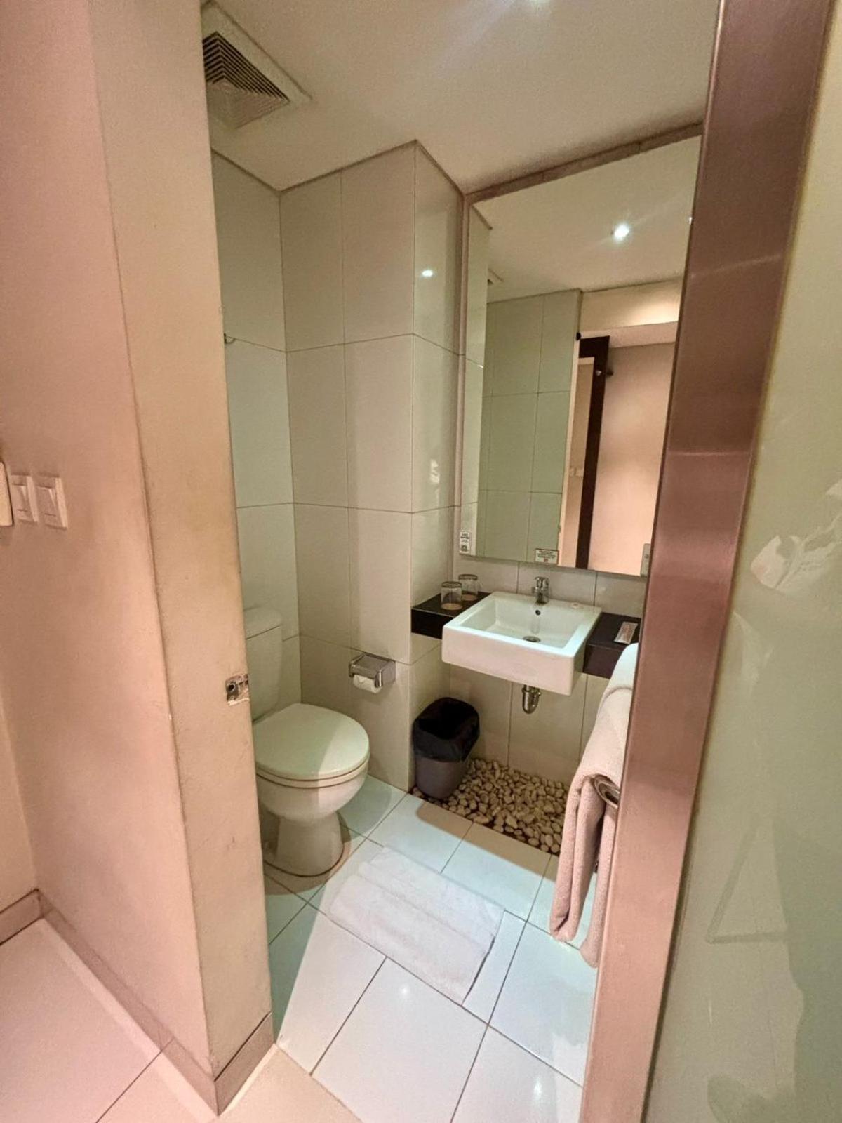 V Hotel Tebet ジャカルタ エクステリア 写真