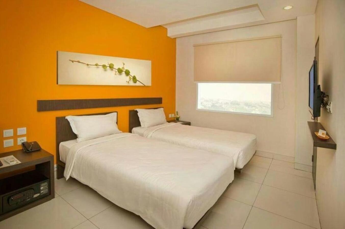 V Hotel Tebet ジャカルタ エクステリア 写真