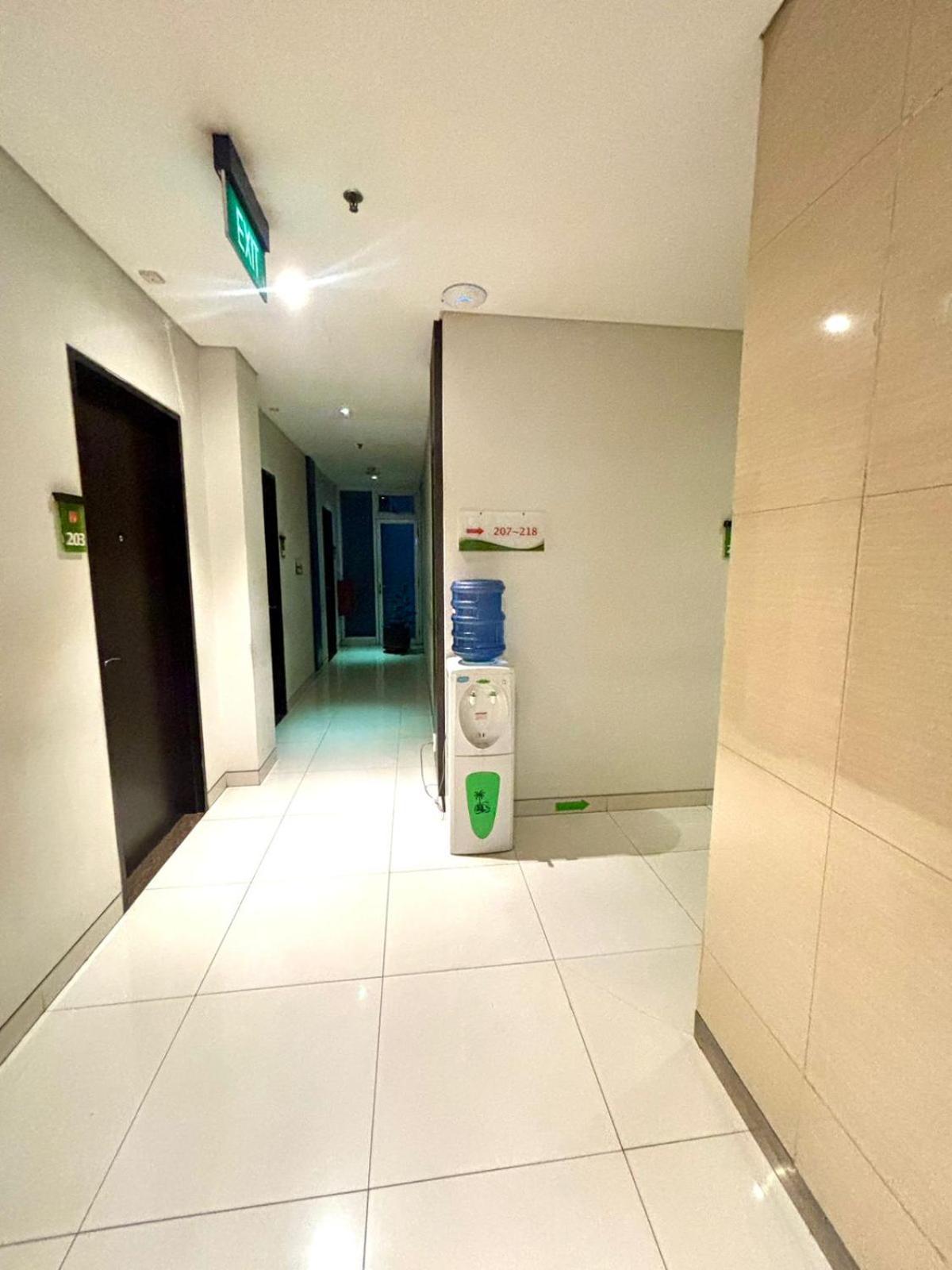 V Hotel Tebet ジャカルタ エクステリア 写真