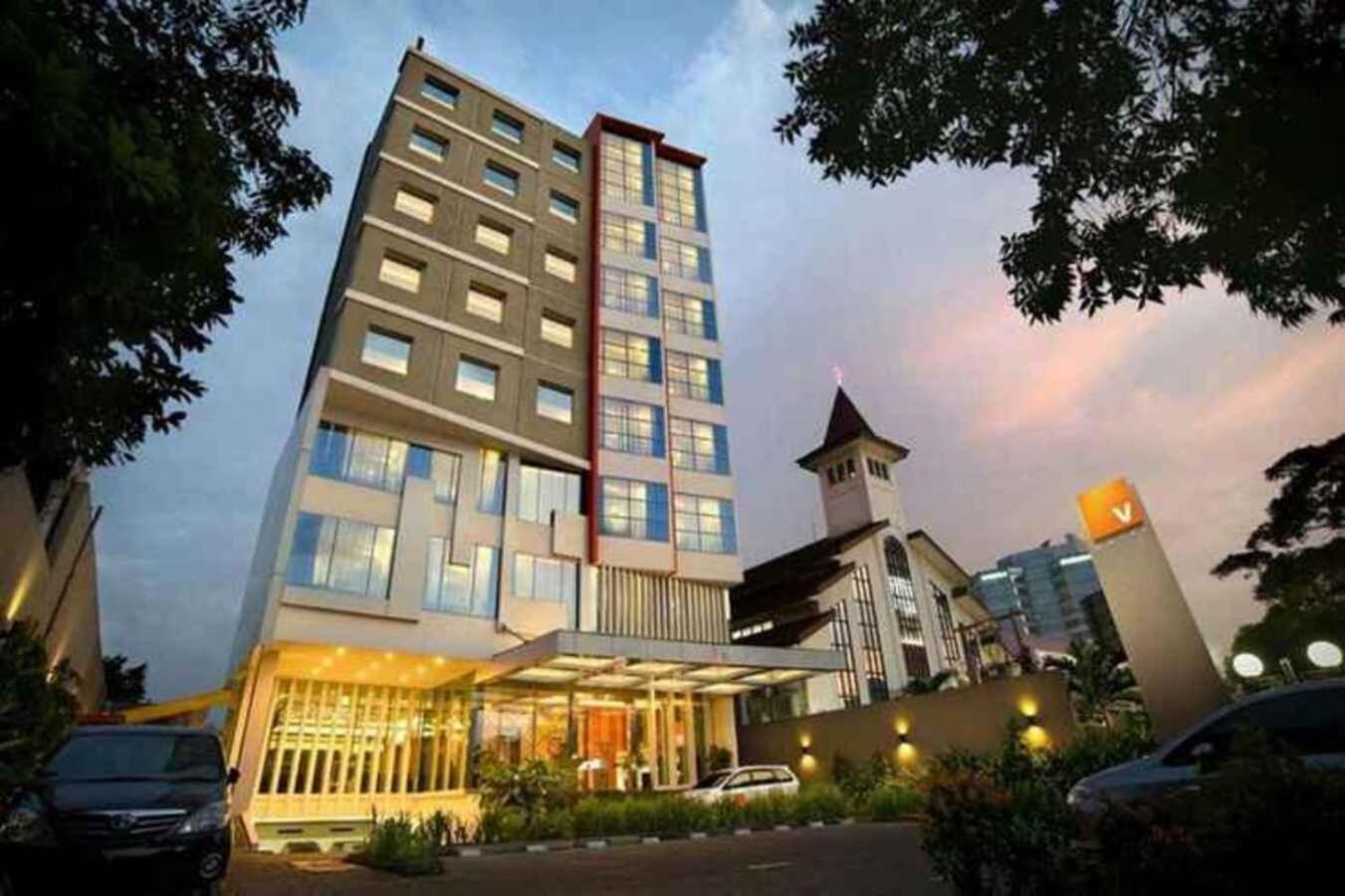 V Hotel Tebet ジャカルタ エクステリア 写真