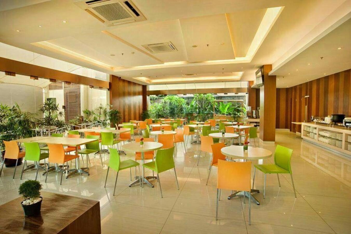 V Hotel Tebet ジャカルタ エクステリア 写真