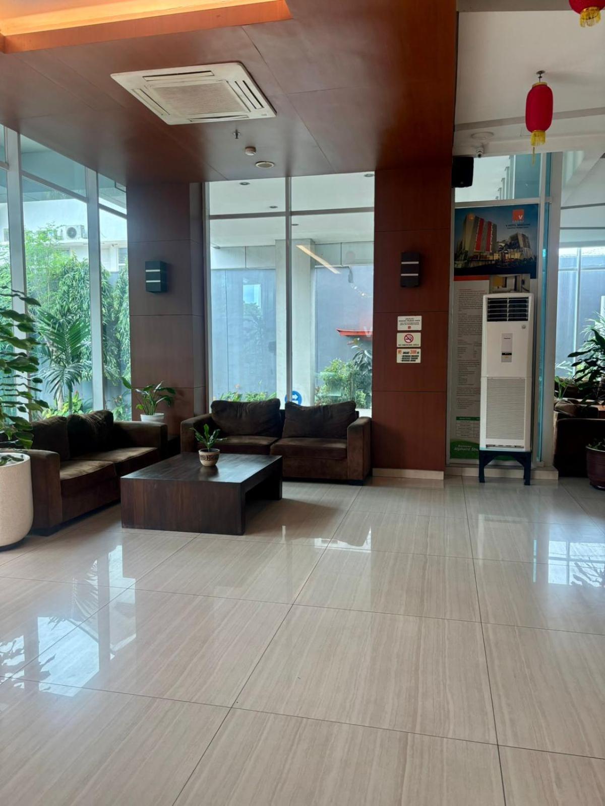 V Hotel Tebet ジャカルタ エクステリア 写真