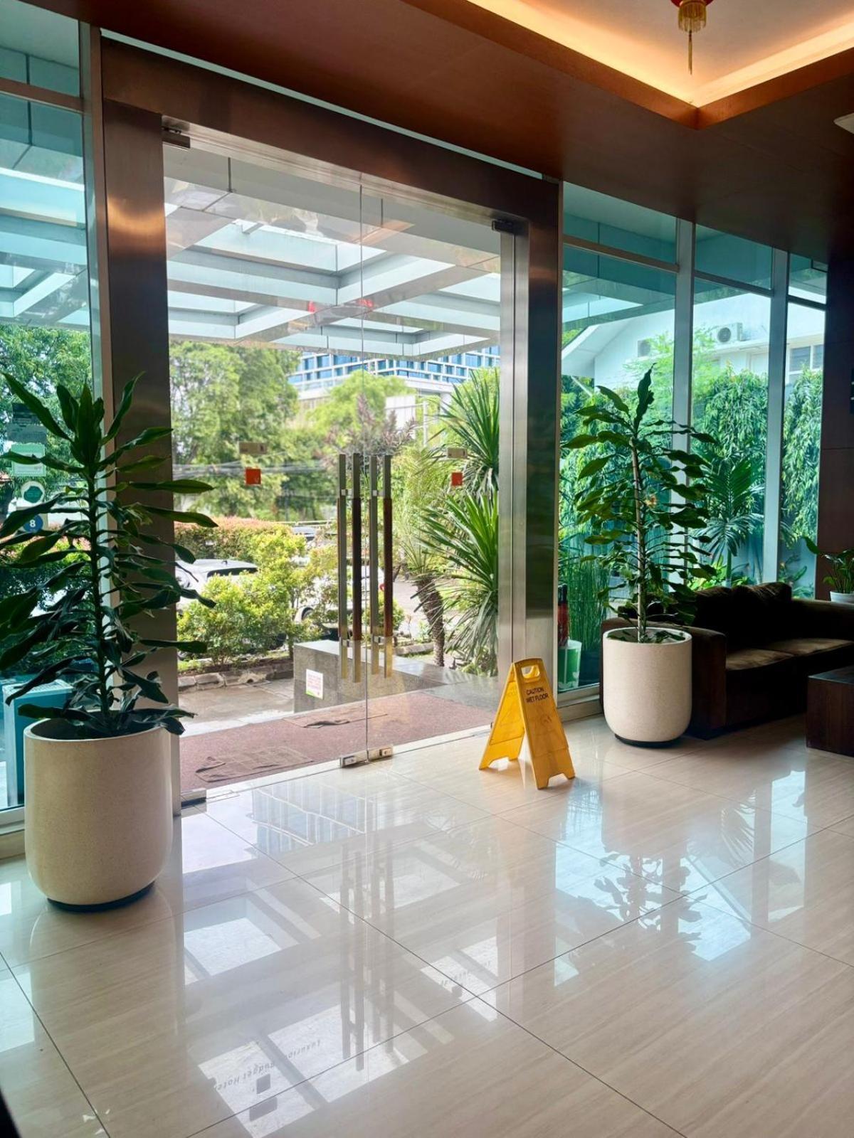V Hotel Tebet ジャカルタ エクステリア 写真
