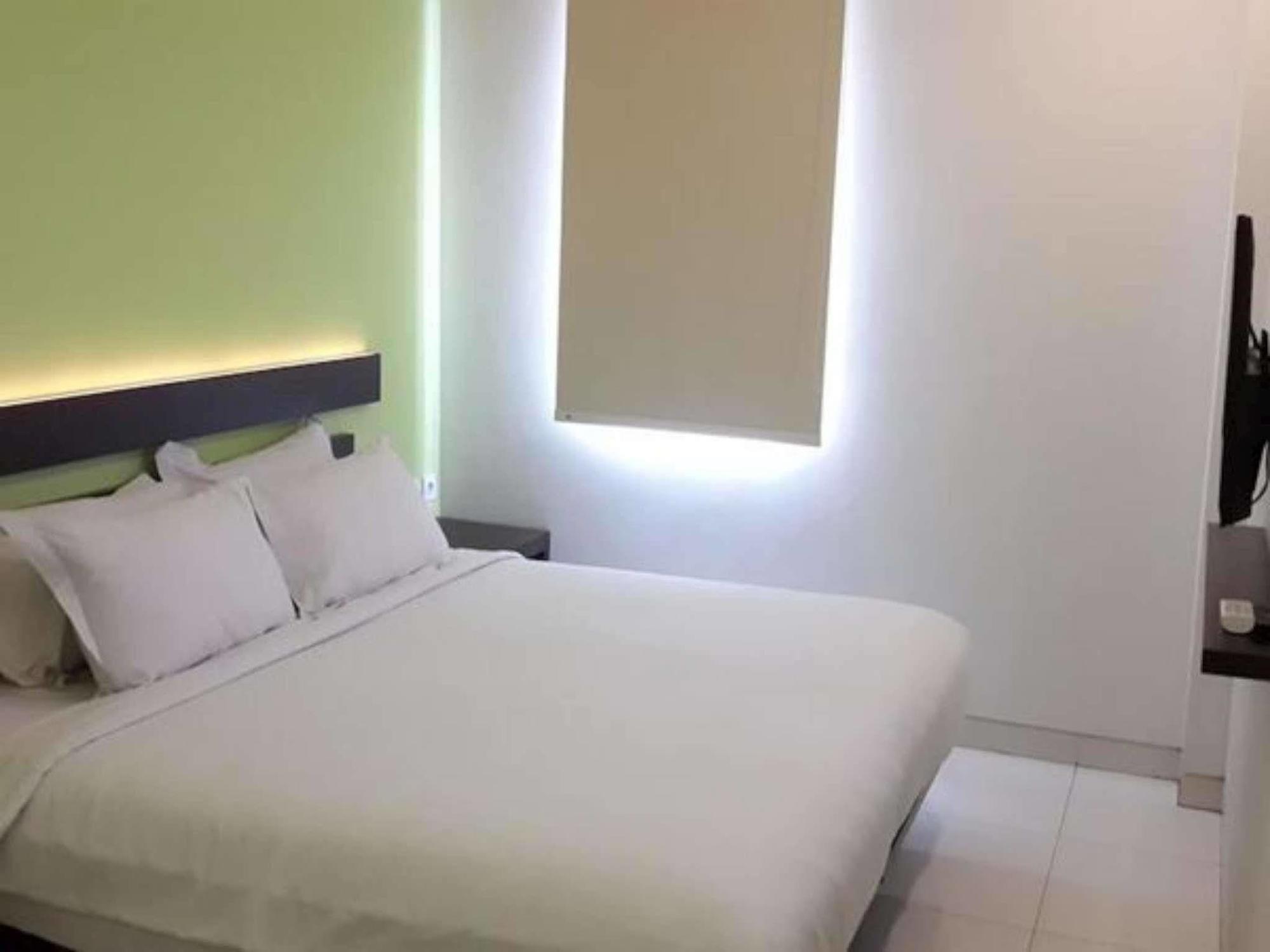 V Hotel Tebet ジャカルタ エクステリア 写真